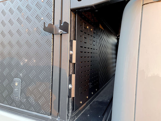 Alu-Cab Mid-Size Camper / ModCAP VersaPlate - Passenger Side